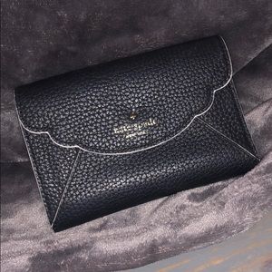 Kate spade Scallop fold wallet! 7 card pockets!